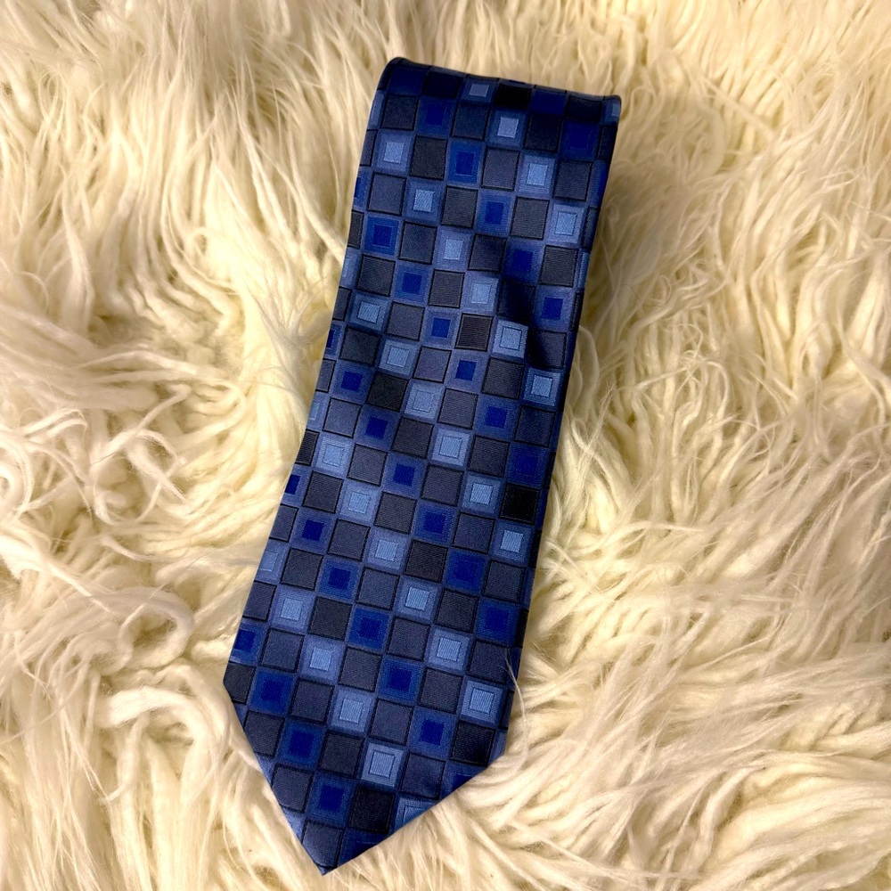 50.  Kenneth Cole Reaction 100% Silk Tie